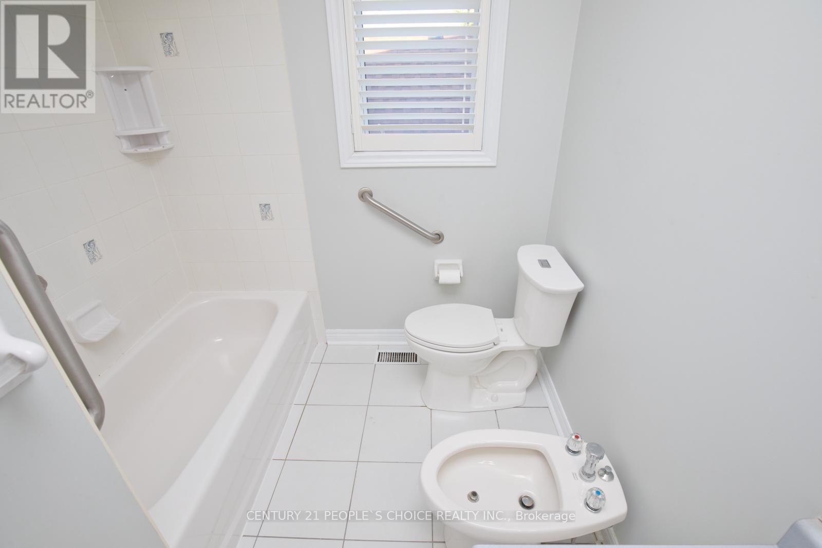 Photo 25 of 71 Rosanna Crescent, Vaughan ON