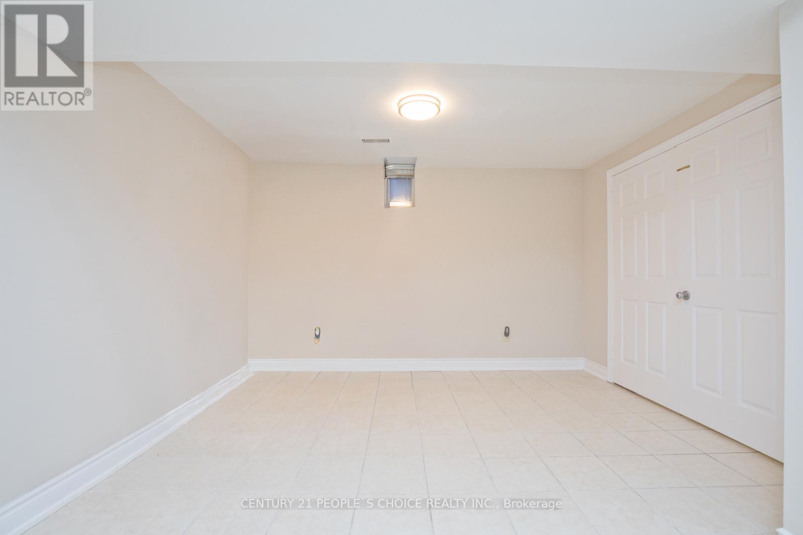 Photo 28 of 71 Rosanna Crescent, Vaughan ON