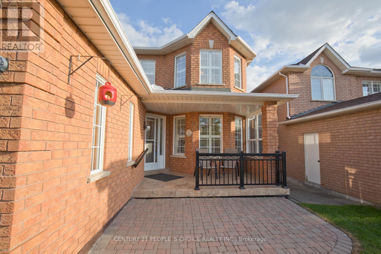 Photo 3 of 71 Rosanna Crescent, Vaughan ON