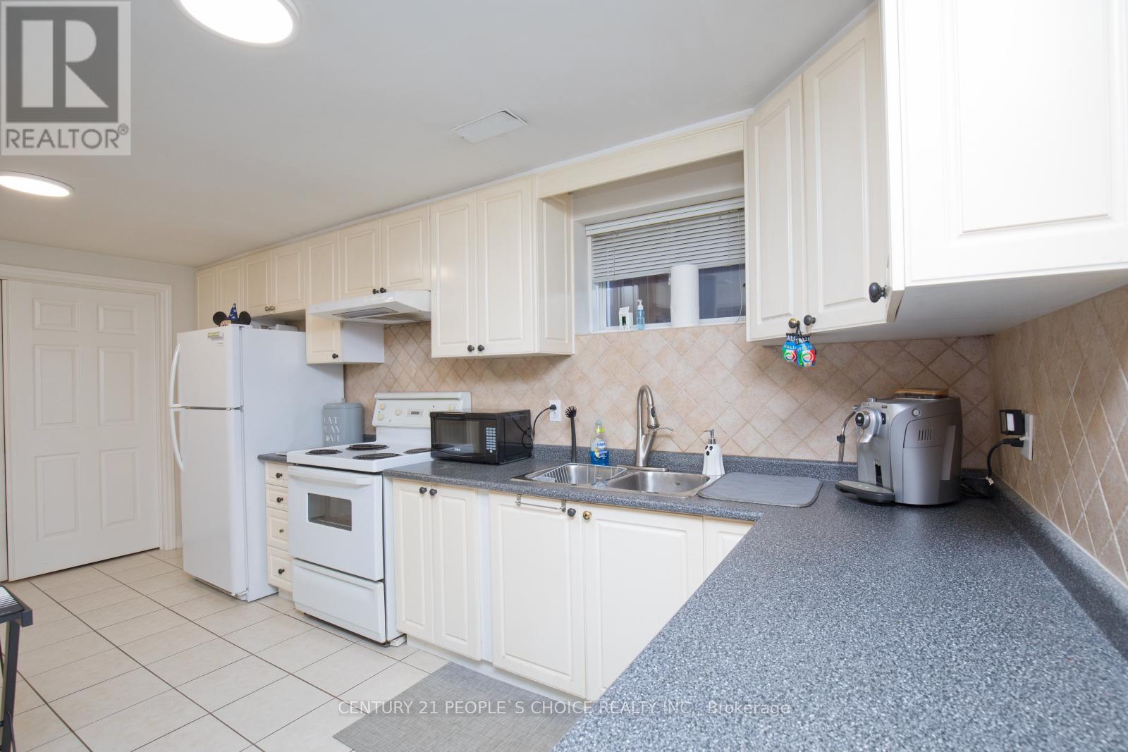 Photo 31 of 71 Rosanna Crescent, Vaughan ON