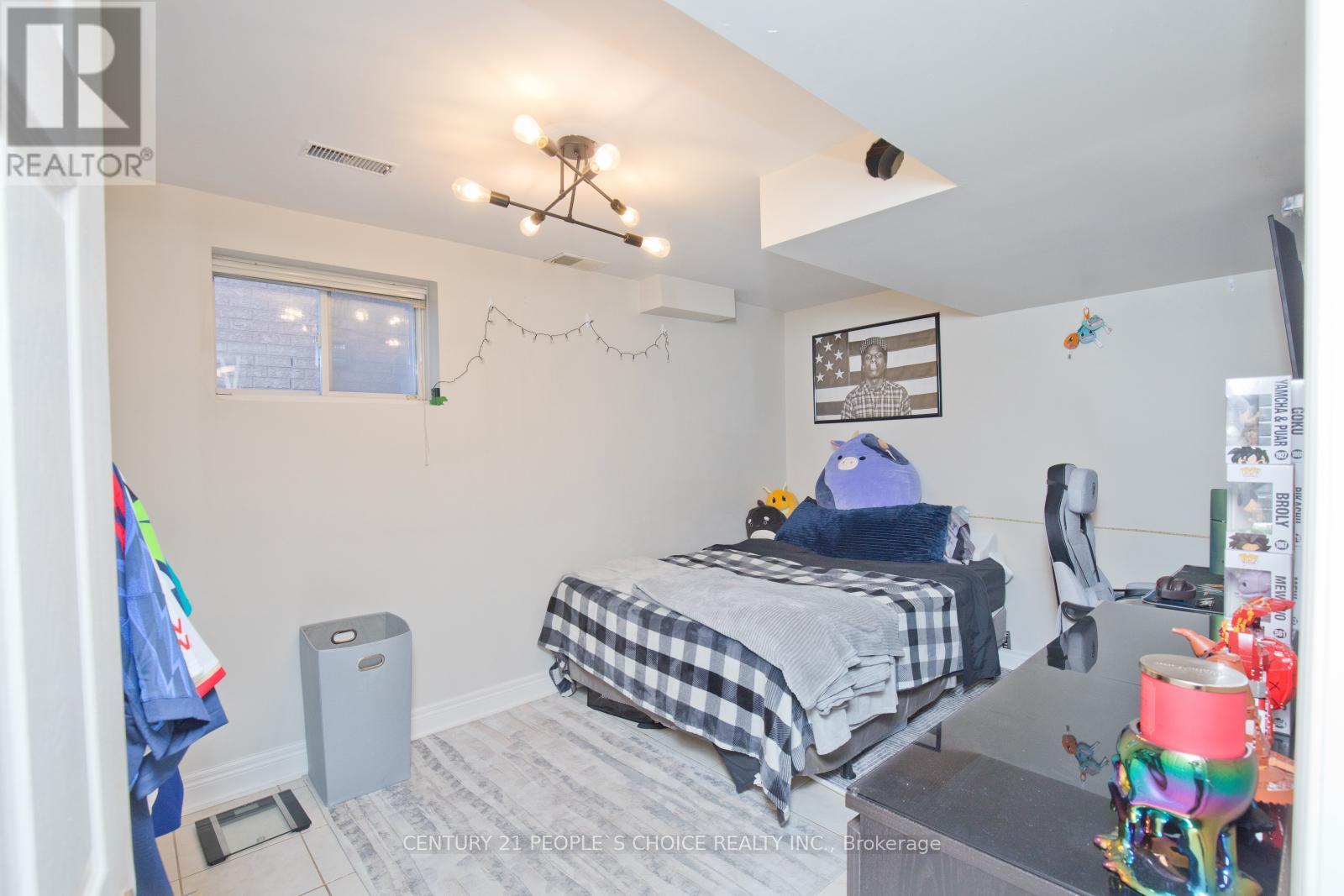 Photo 34 of 71 Rosanna Crescent, Vaughan ON