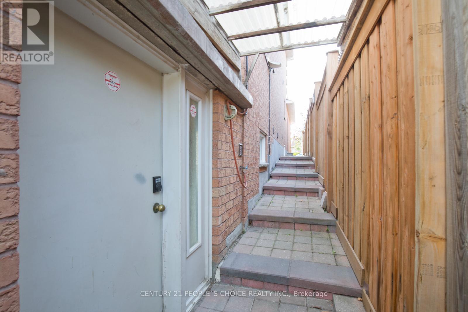 Photo 36 of 71 Rosanna Crescent, Vaughan ON