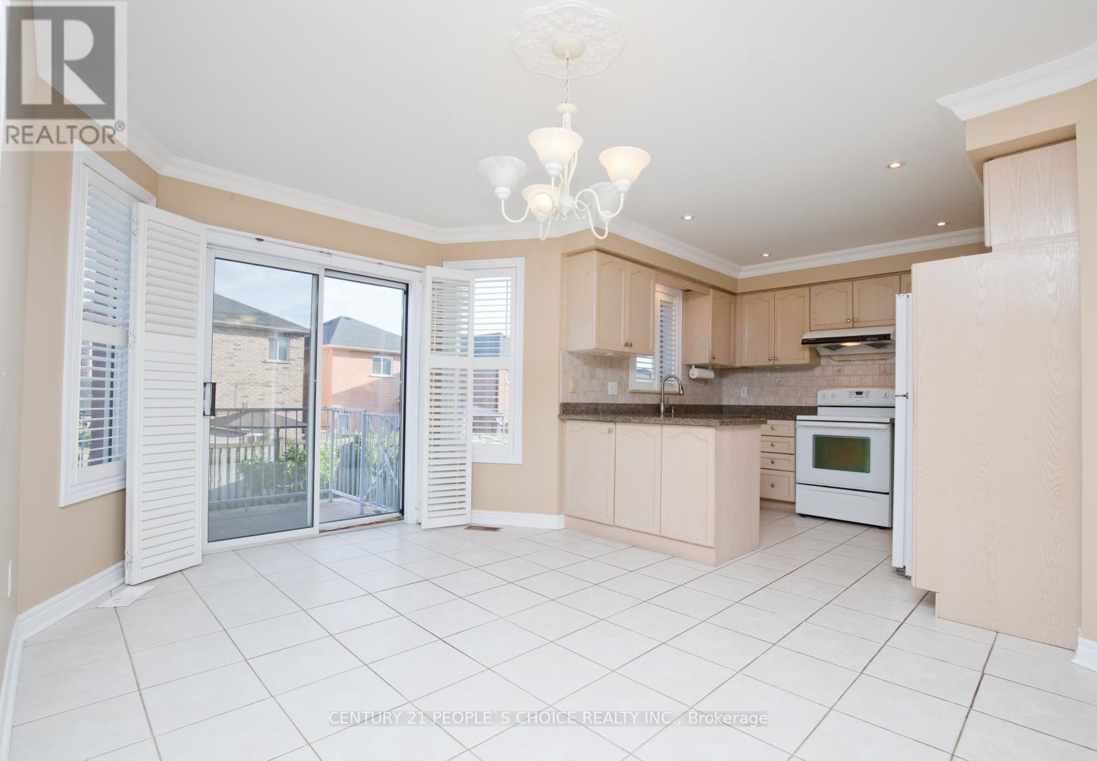 Photo 7 of 71 Rosanna Crescent, Vaughan ON