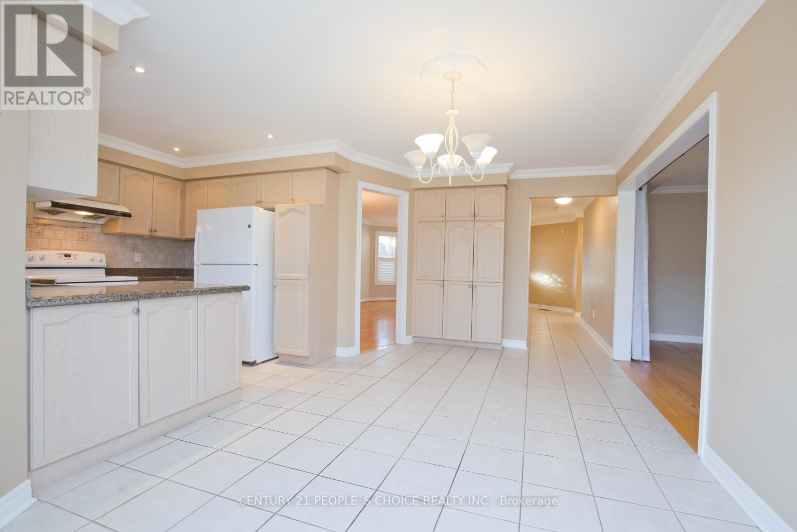 Photo 8 of 71 Rosanna Crescent, Vaughan ON