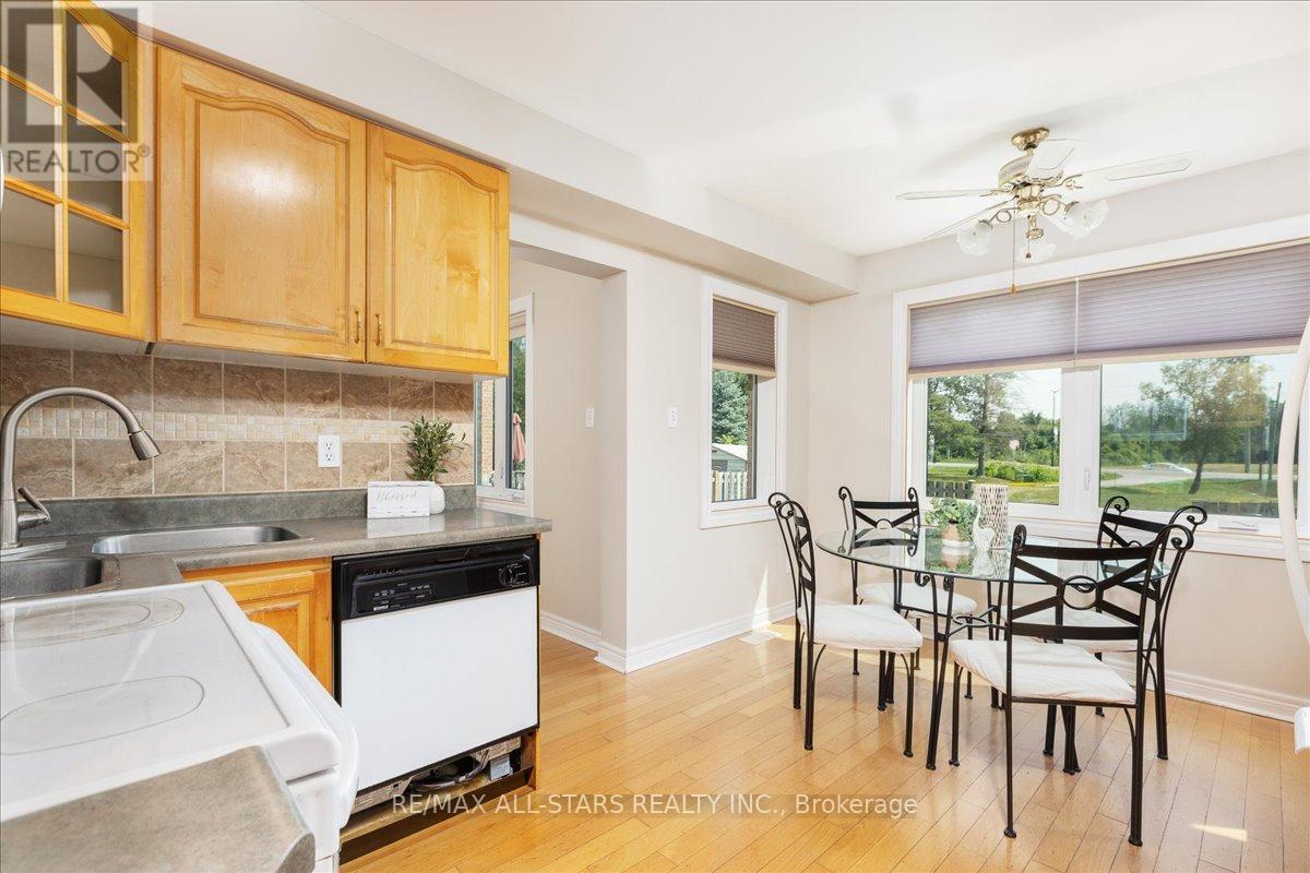 Photo 10 of 16 Iveagh Drive, Georgina ON