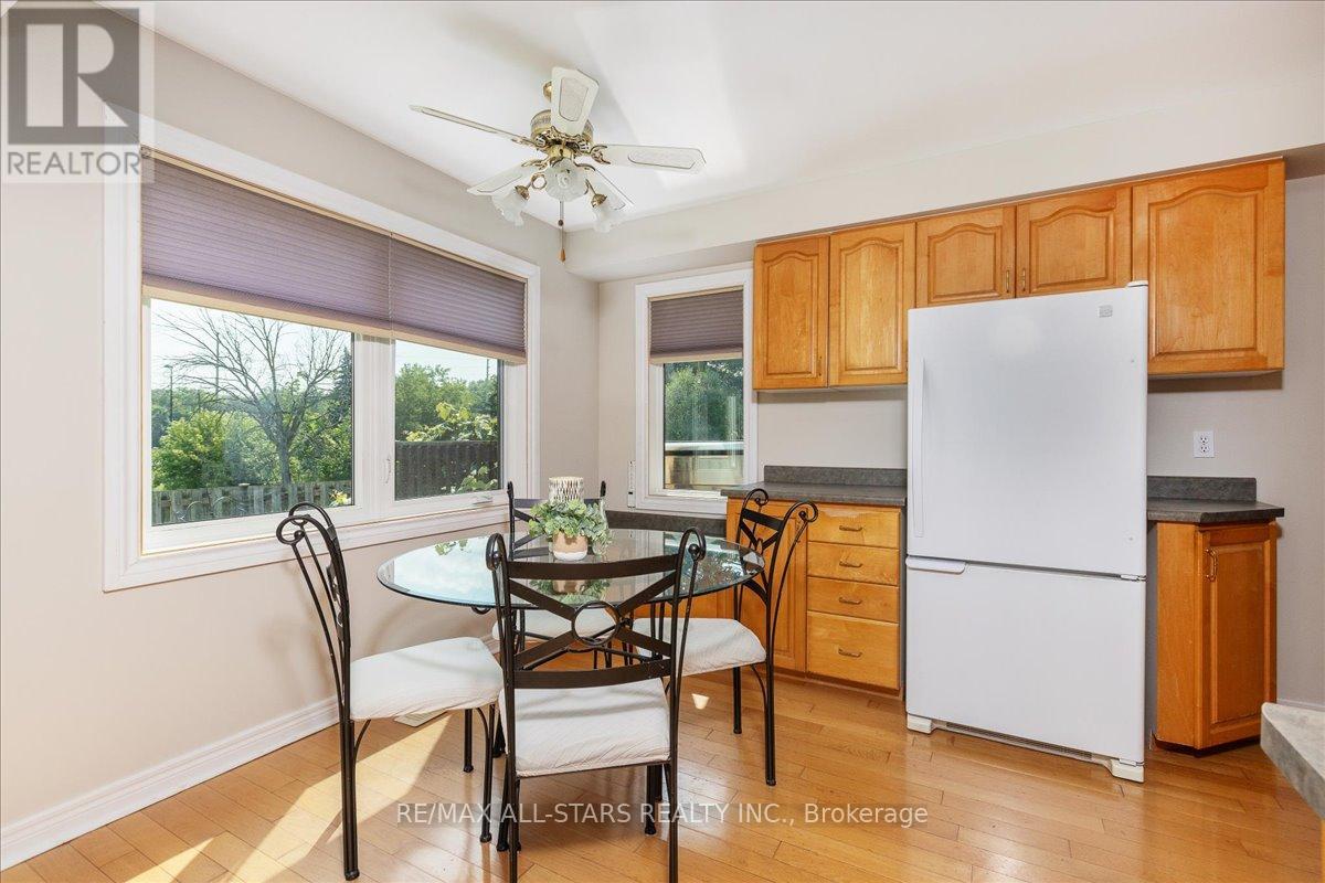 Photo 11 of 16 Iveagh Drive, Georgina ON
