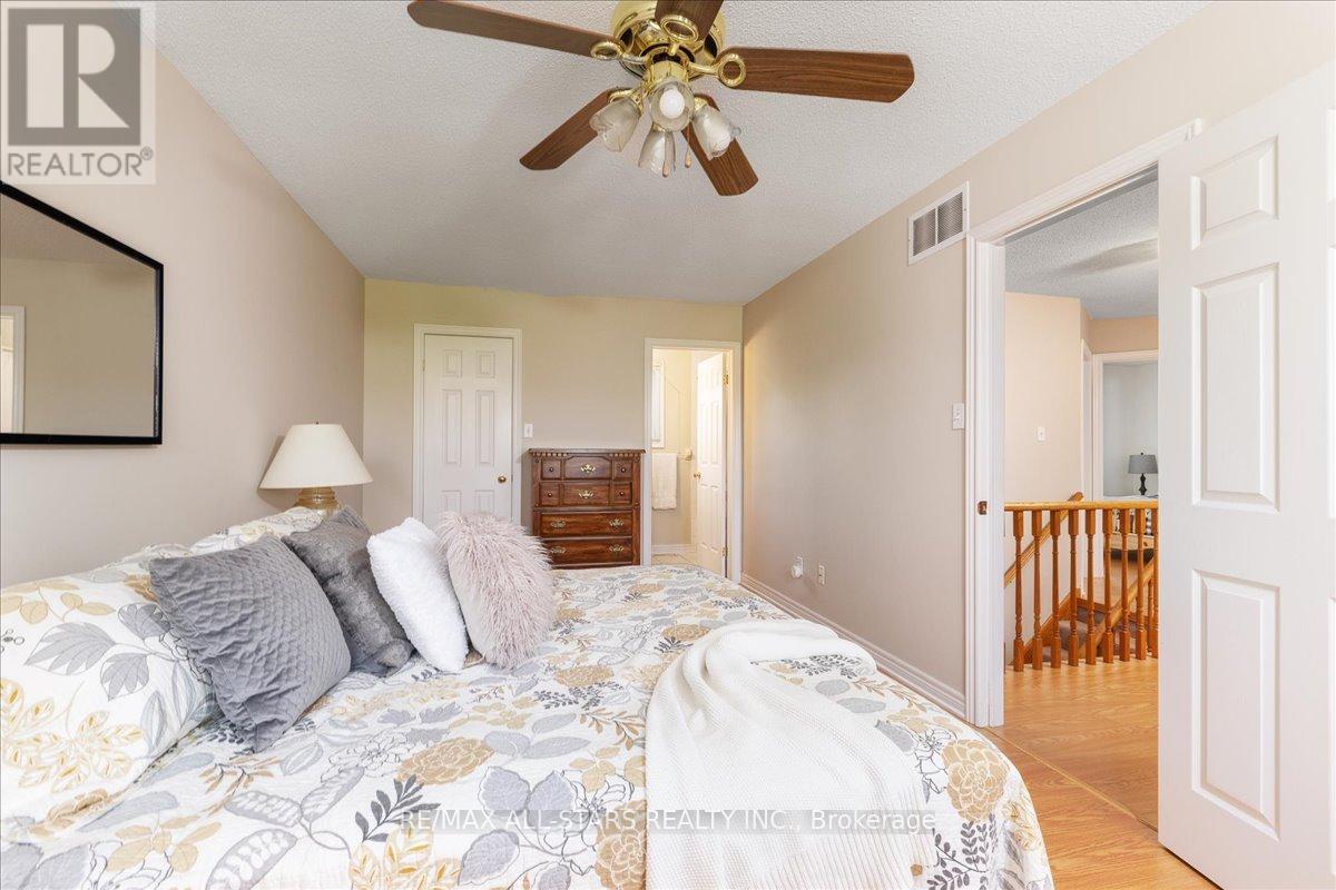 Photo 17 of 16 Iveagh Drive, Georgina ON