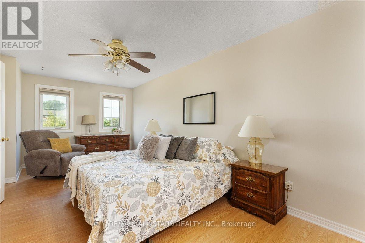 Photo 18 of 16 Iveagh Drive, Georgina ON