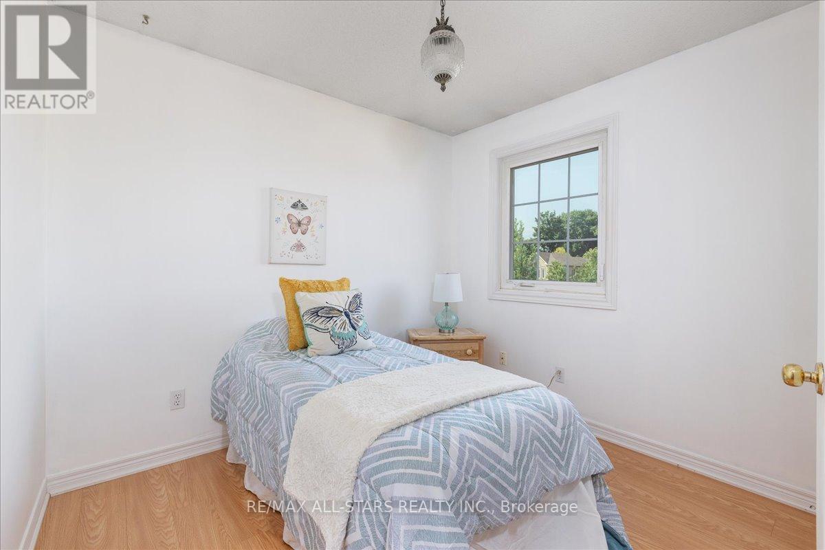 Photo 22 of 16 Iveagh Drive, Georgina ON