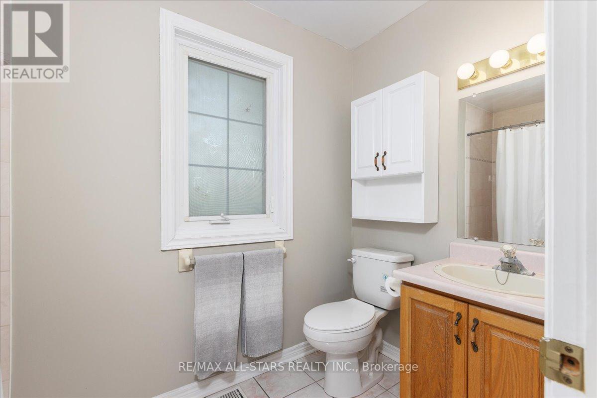 Photo 23 of 16 Iveagh Drive, Georgina ON