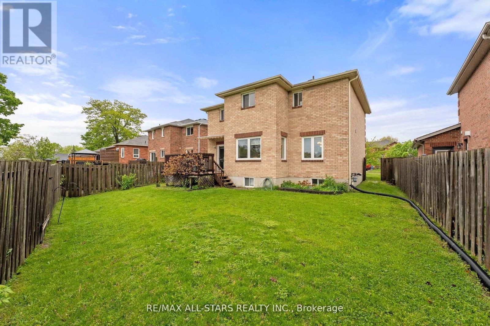 Photo 31 of 16 Iveagh Drive, Georgina ON