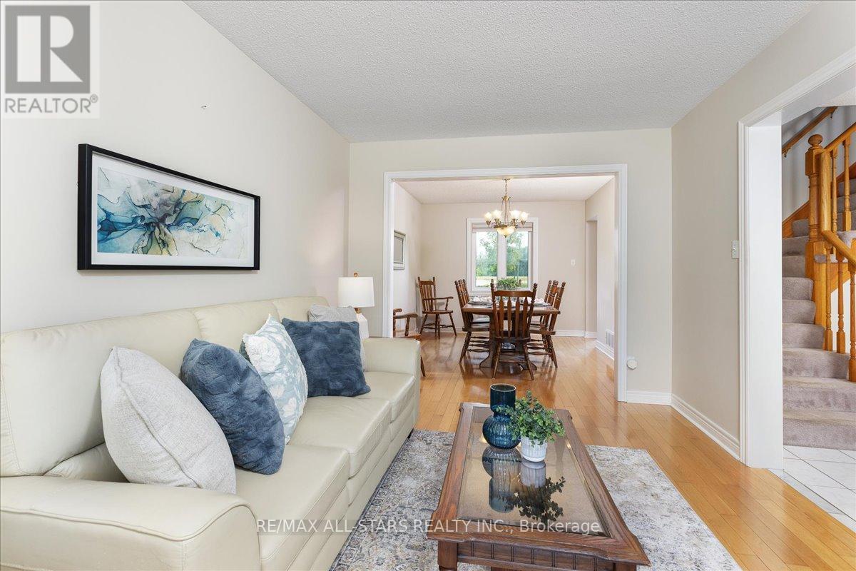 Photo 6 of 16 Iveagh Drive, Georgina ON