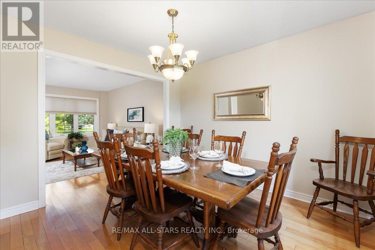 Photo 8 of 16 Iveagh Drive, Georgina ON