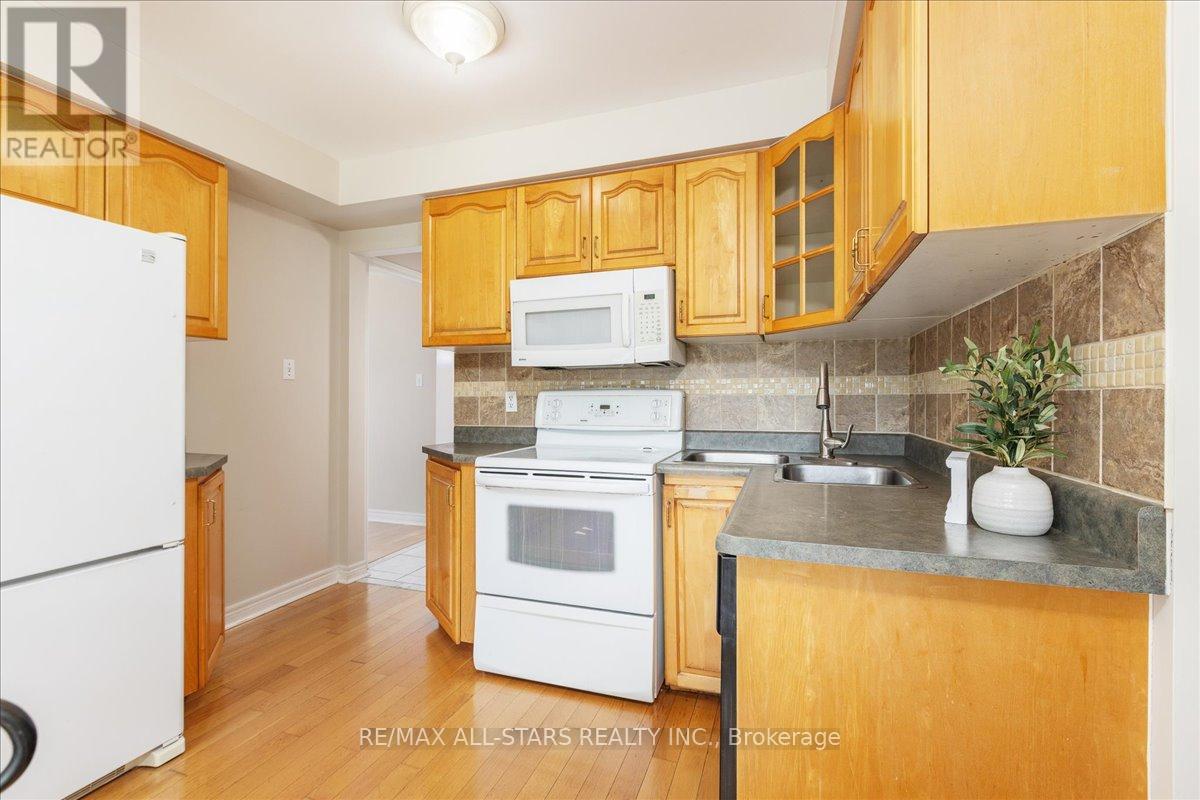 Photo 9 of 16 Iveagh Drive, Georgina ON