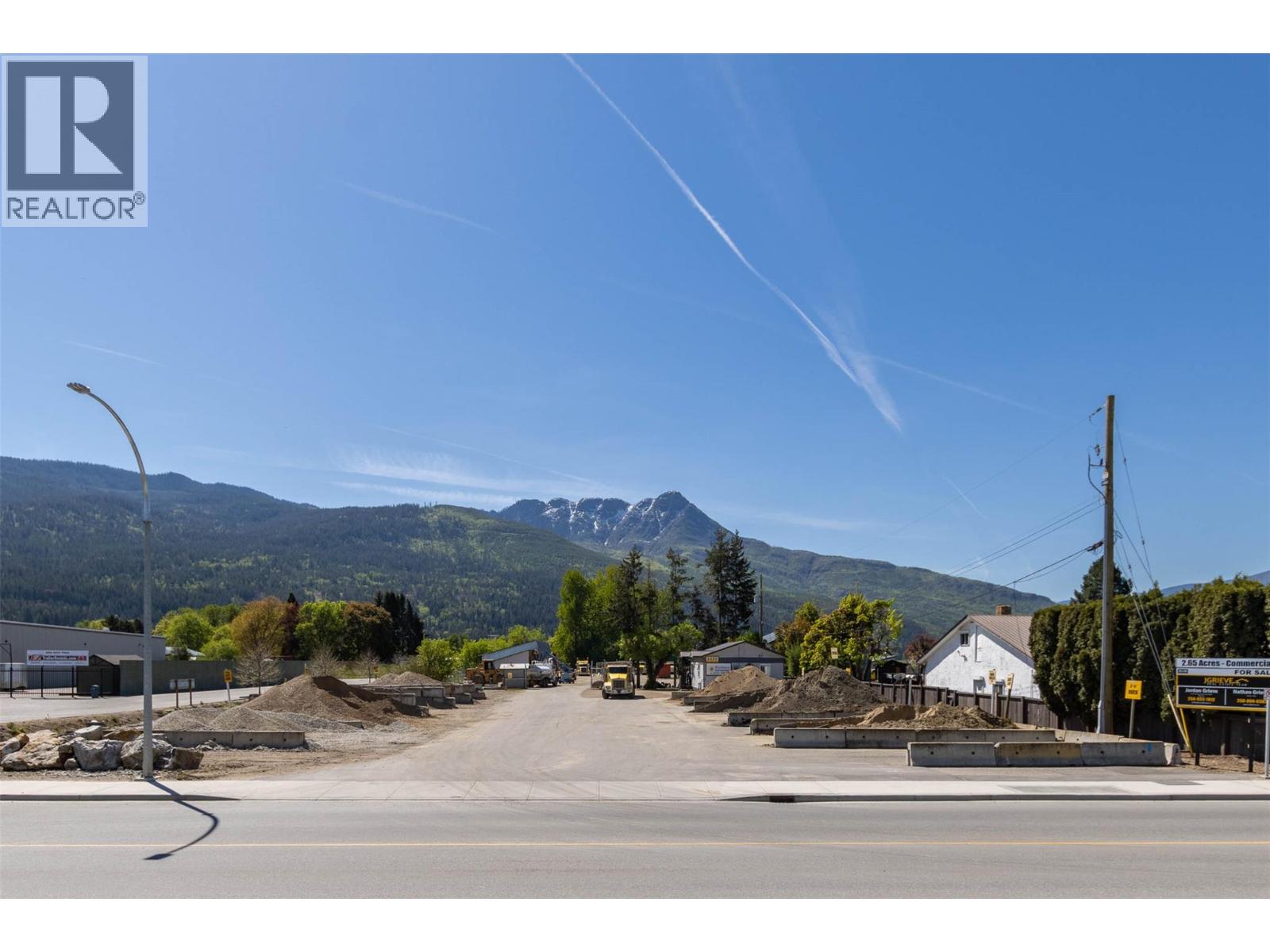  2220/2270 10 Avenue Southwest, Salmon Arm