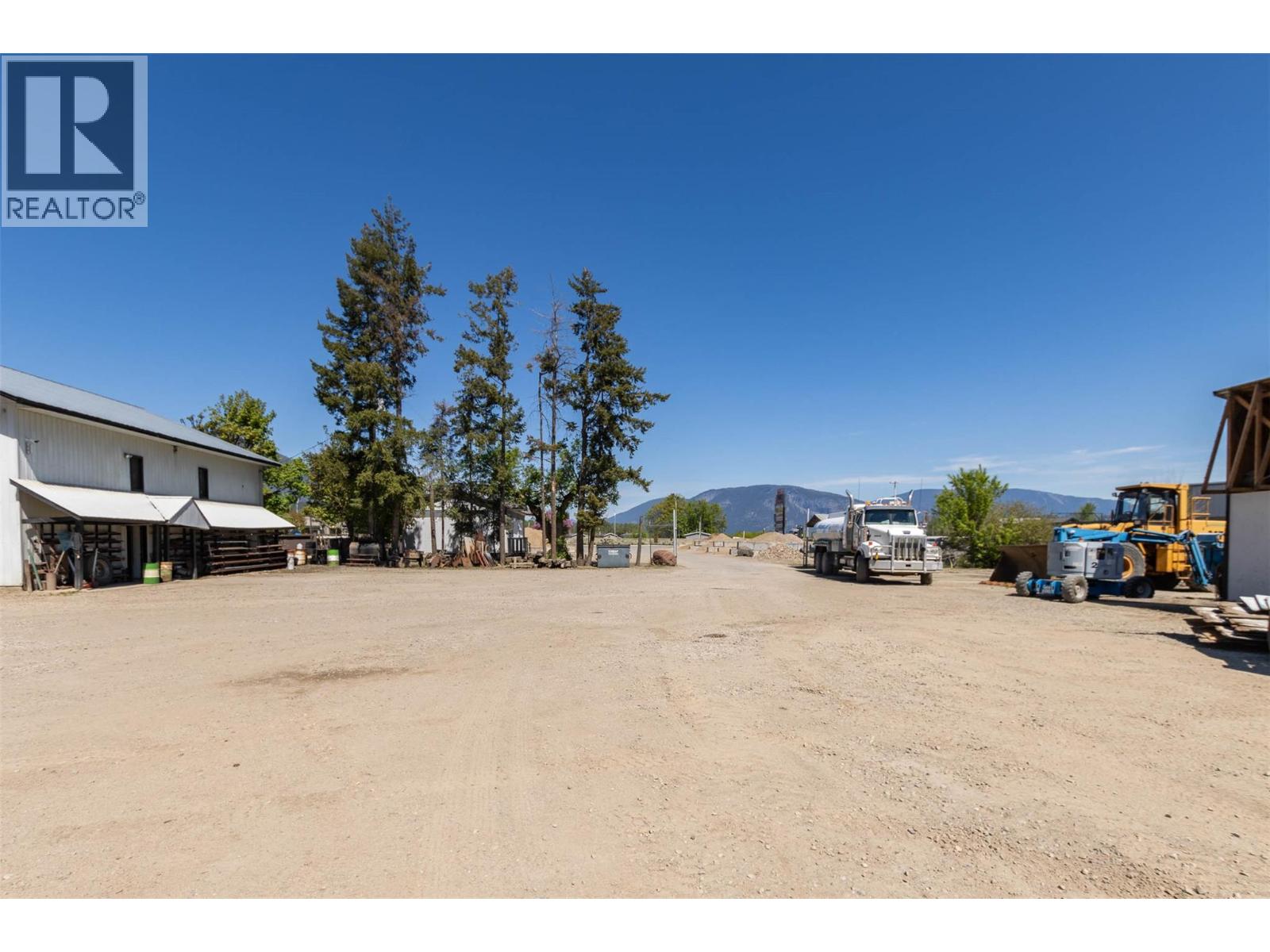  2220/2270 10 Avenue Southwest, Salmon Arm