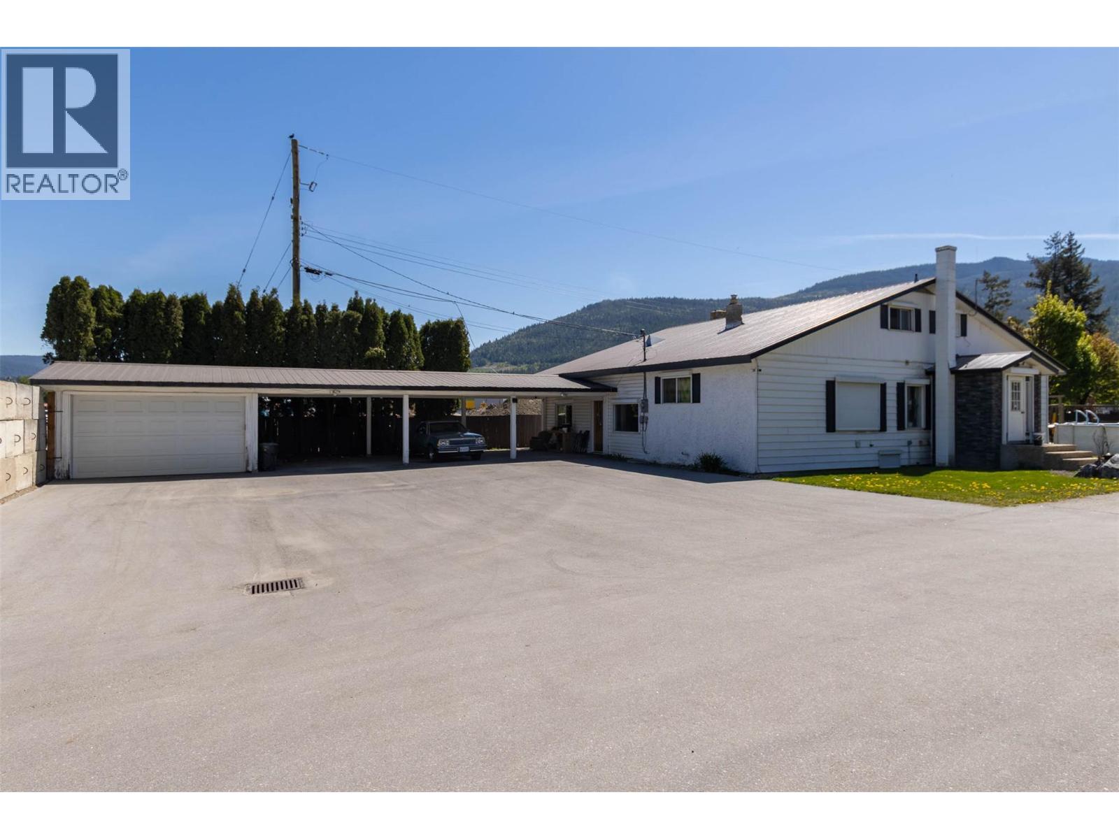  2220/2270 10 Avenue Southwest, Salmon Arm