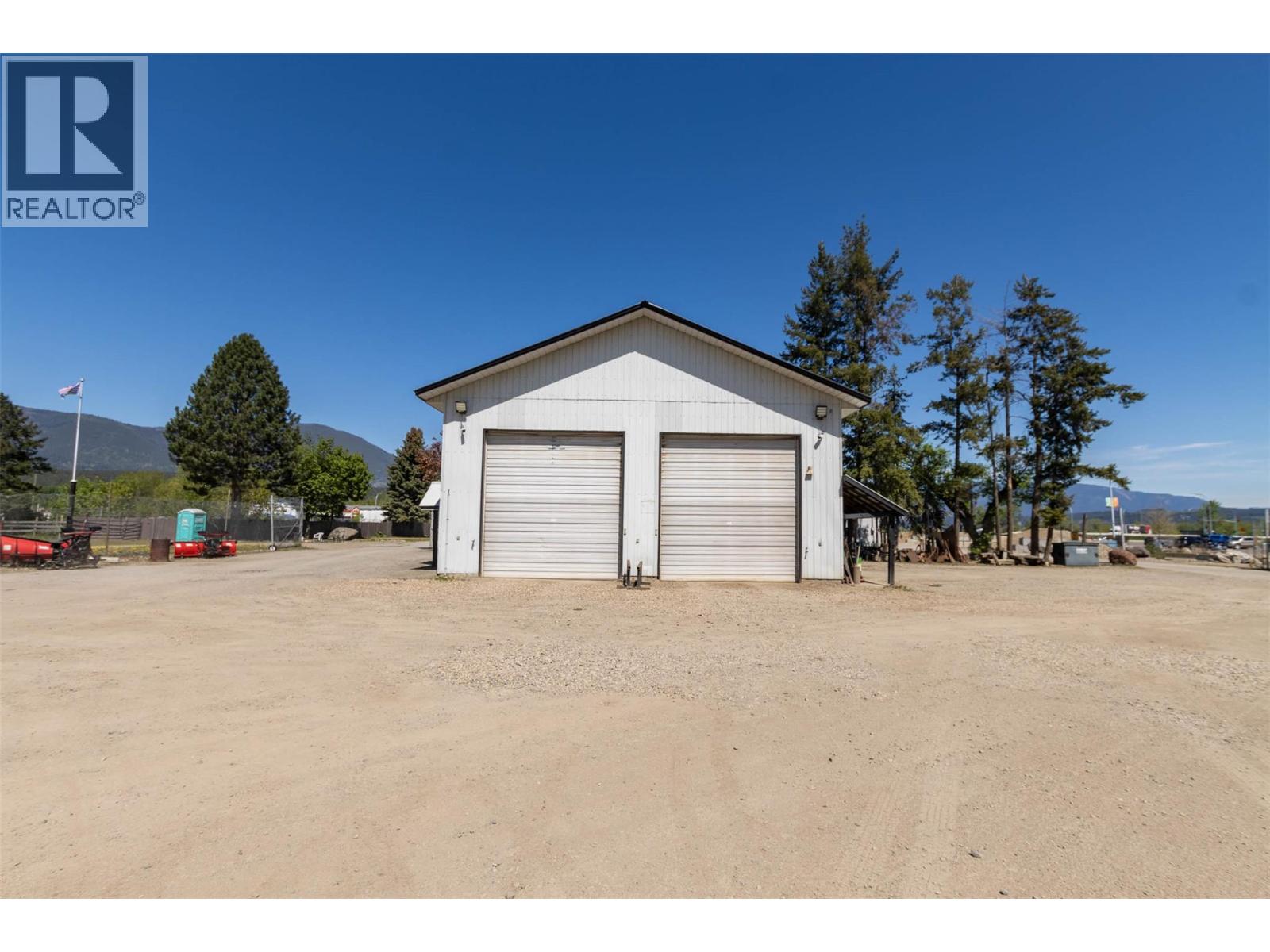  2220/2270 10 Avenue Southwest, Salmon Arm