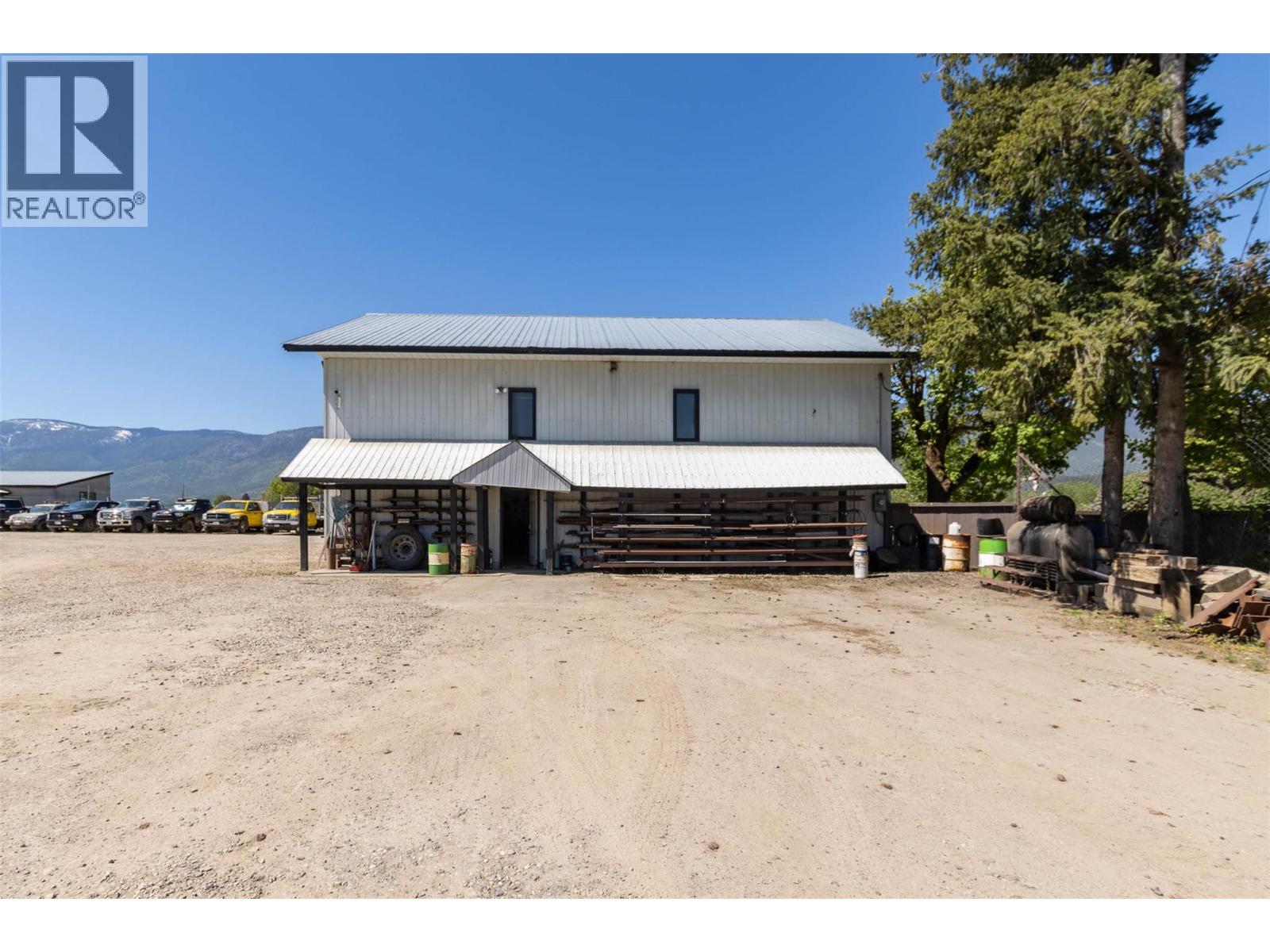  2220/2270 10 Avenue Southwest, Salmon Arm