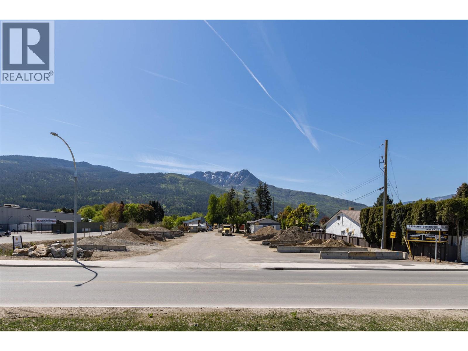  2220/2270 10 Avenue Southwest, Salmon Arm