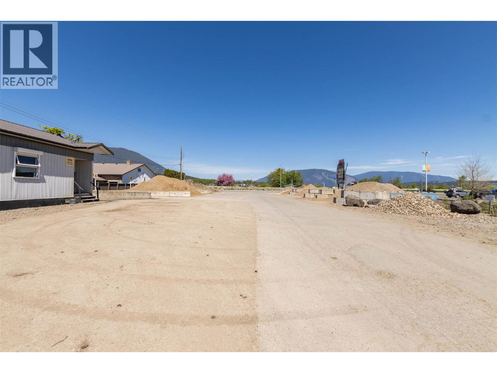 2220/2270 10 Avenue Southwest, Salmon Arm