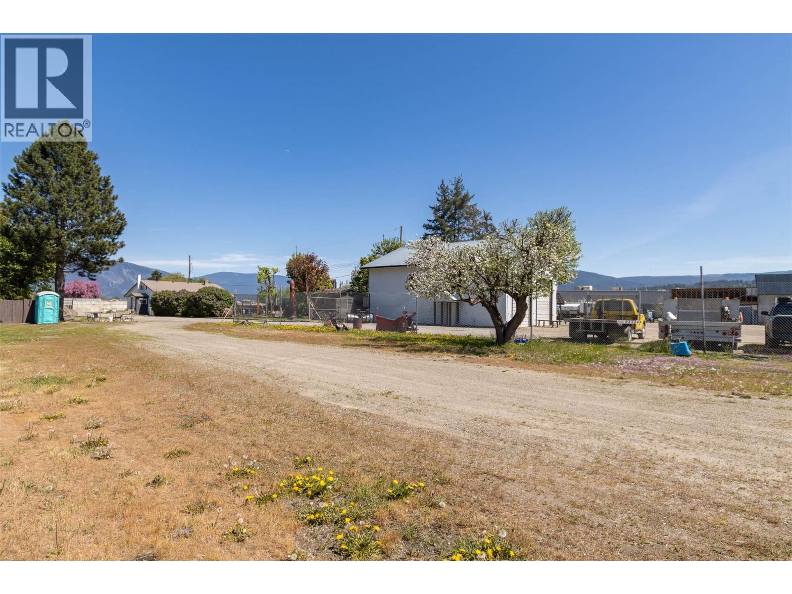  2220/2270 10 Avenue Southwest, Salmon Arm