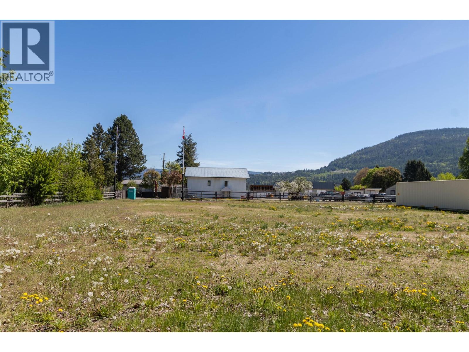  2220/2270 10 Avenue Southwest, Salmon Arm