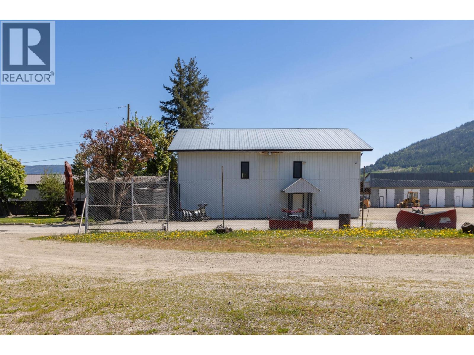  2220/2270 10 Avenue Southwest, Salmon Arm