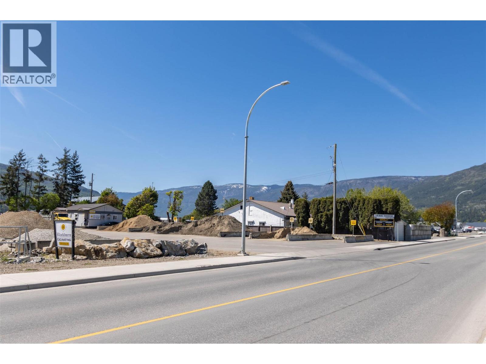  2220/2270 10 Avenue Southwest, Salmon Arm