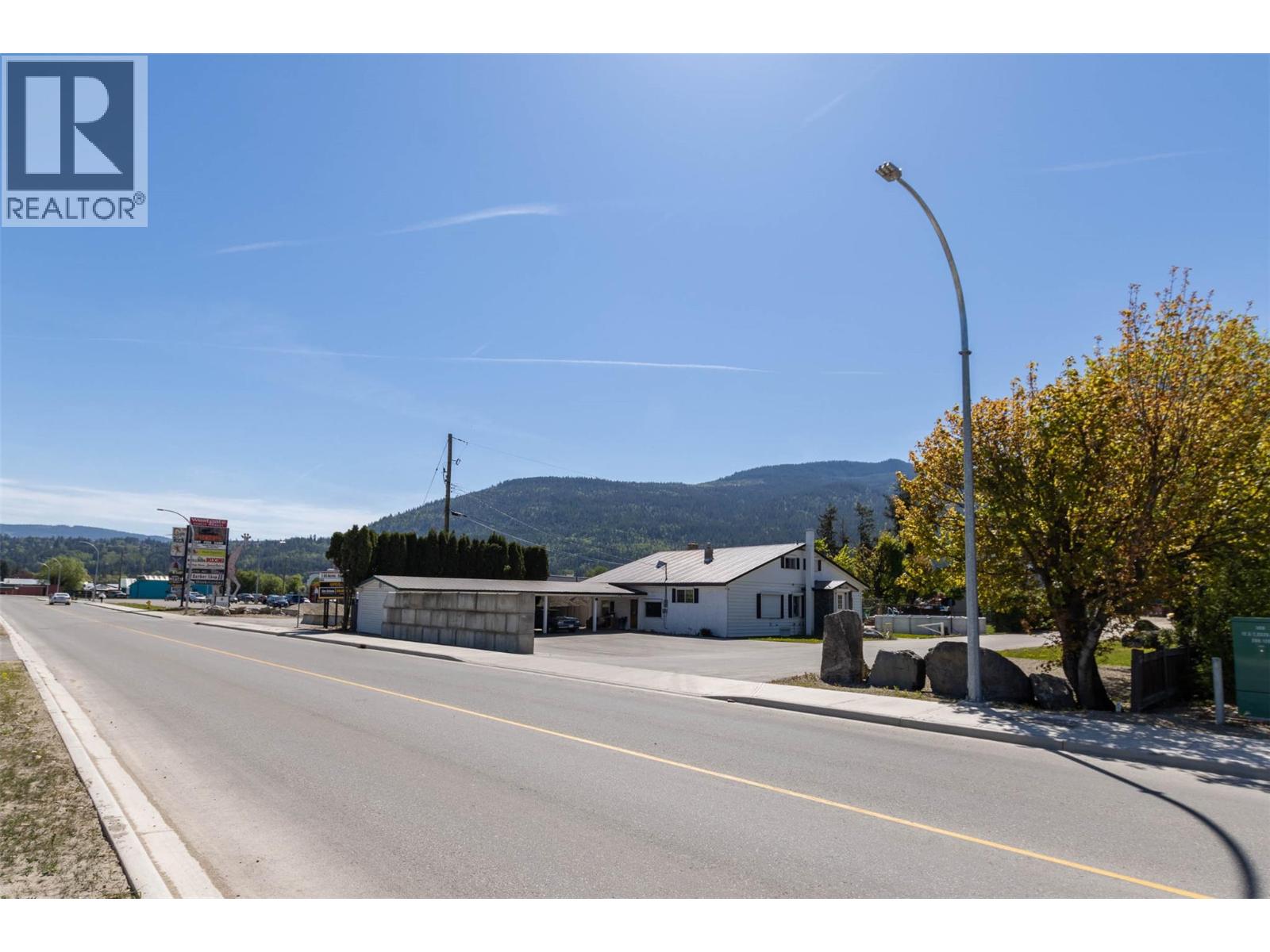  2220/2270 10 Avenue Southwest, Salmon Arm