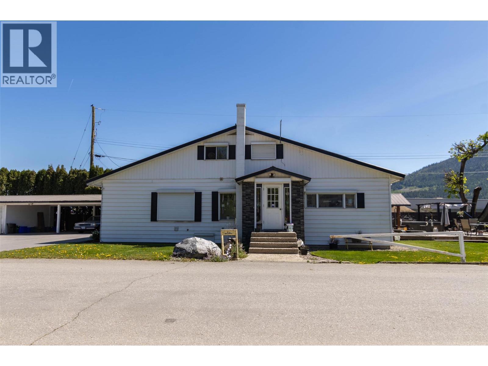  2220/2270 10 Avenue Southwest, Salmon Arm