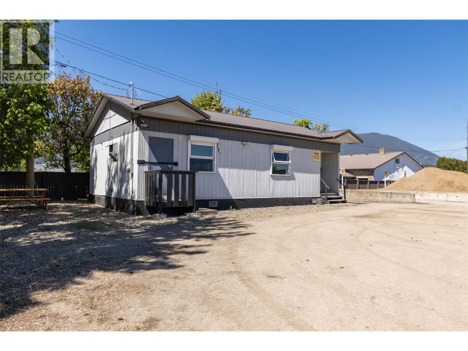  2220/2270 10 Avenue Southwest, Salmon Arm