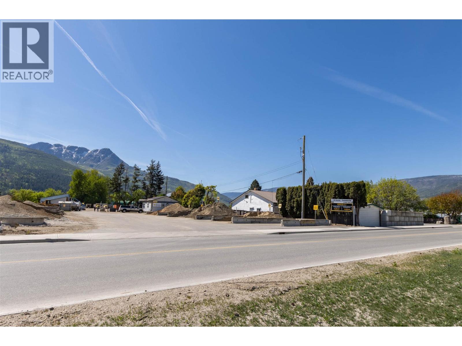  2220/2270 10 Avenue Southwest, Salmon Arm