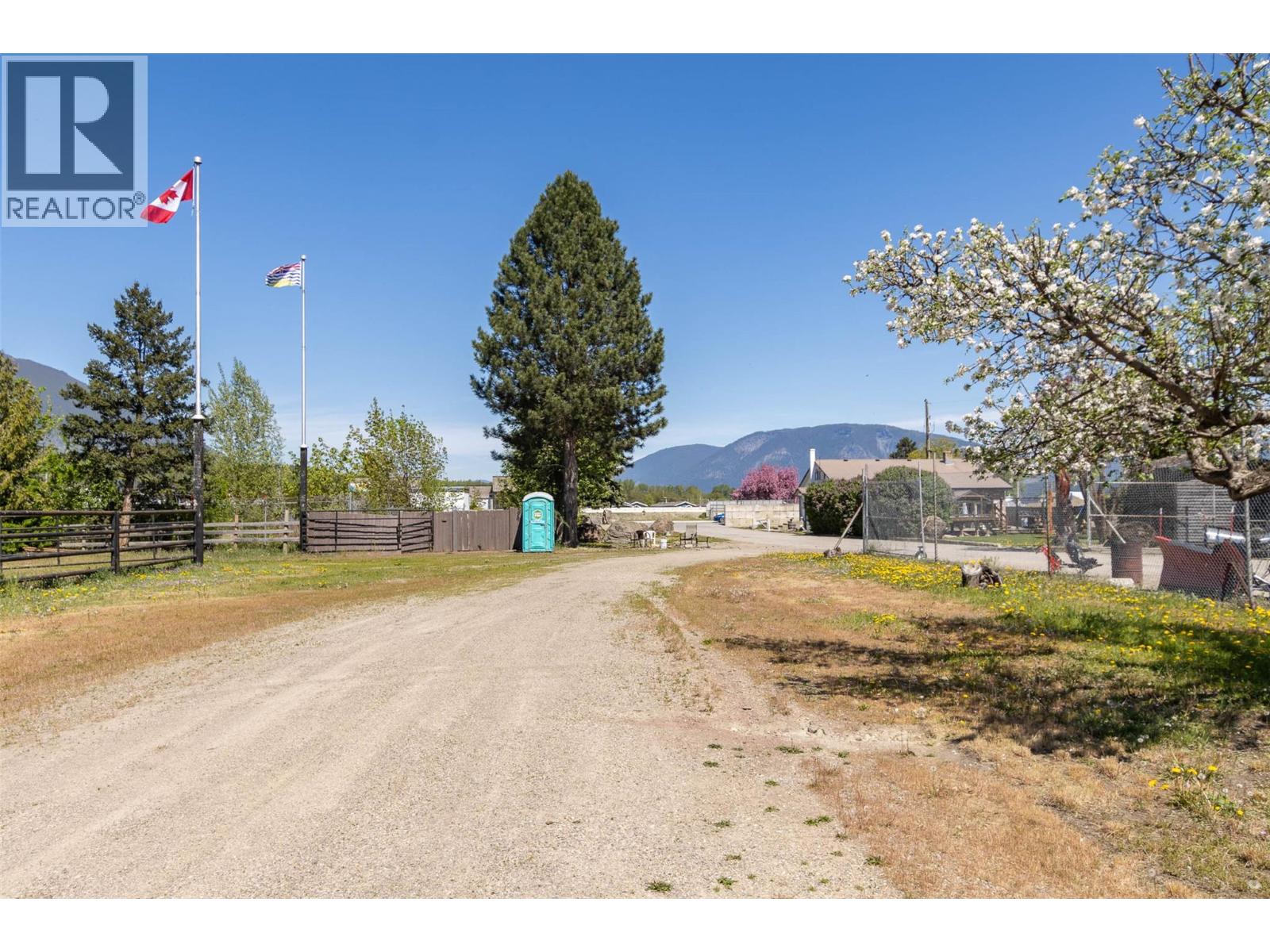  2220/2270 10 Avenue Southwest, Salmon Arm