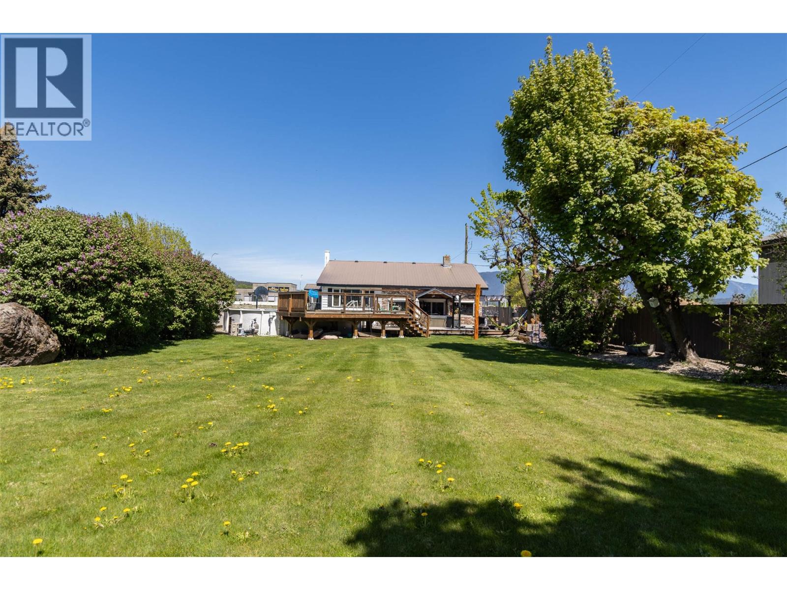  2220/2270 10 Avenue Southwest, Salmon Arm