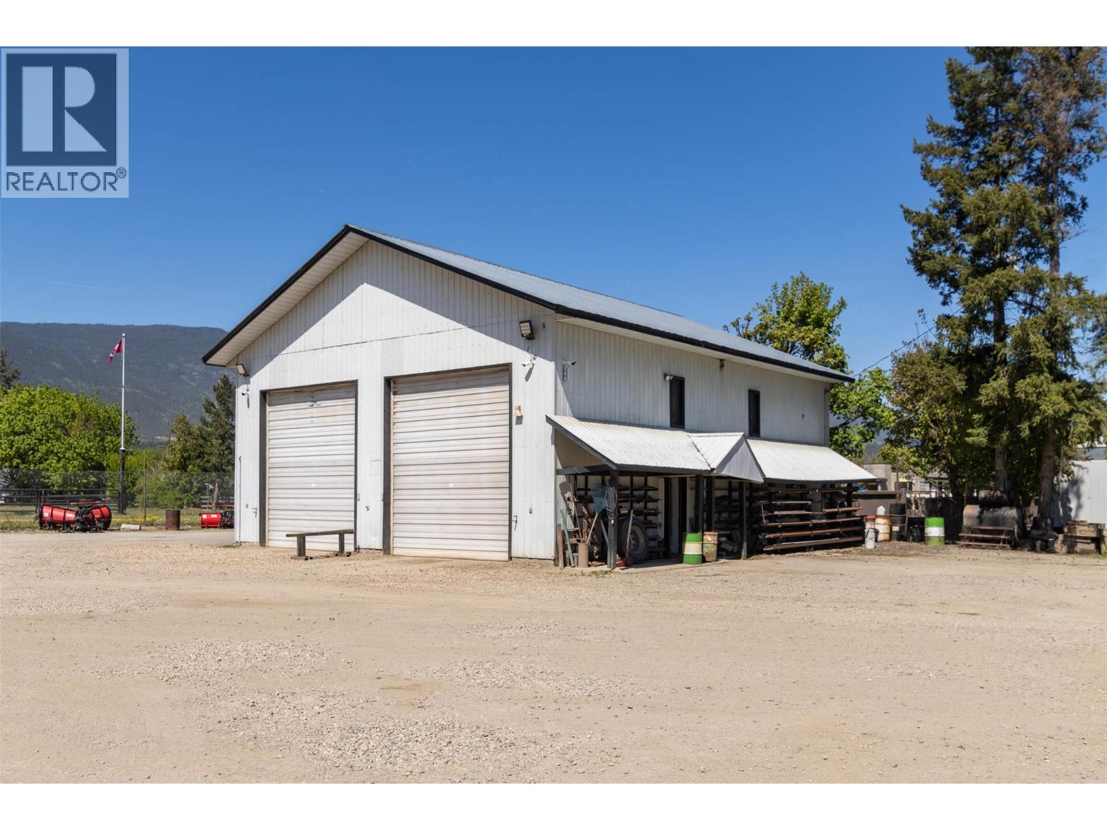 2220/2270 10 Avenue Southwest, Salmon Arm