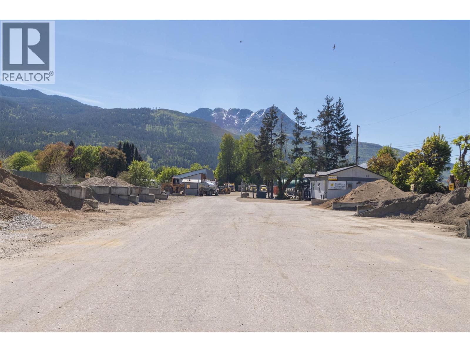  2220/2270 10 Avenue Southwest, Salmon Arm