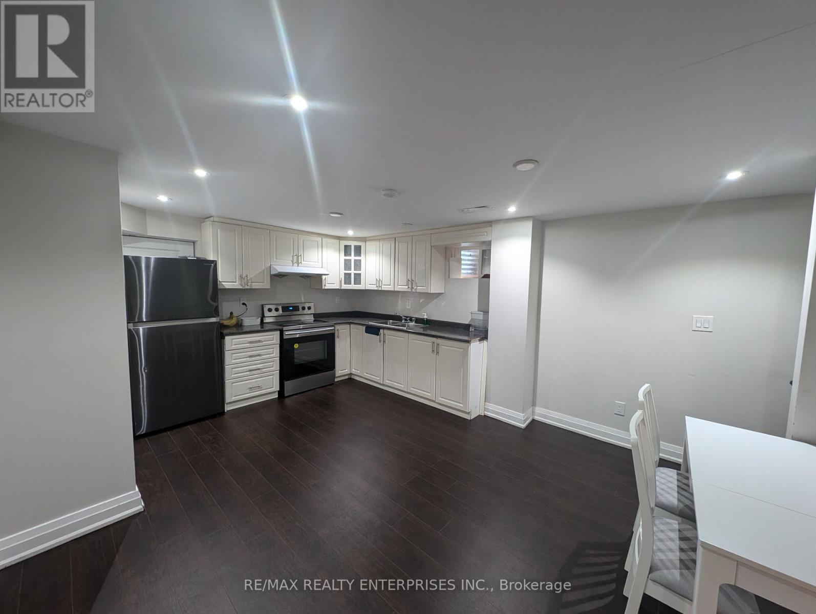 Photo 11 of 4149 Pascal Court, Mississauga ON