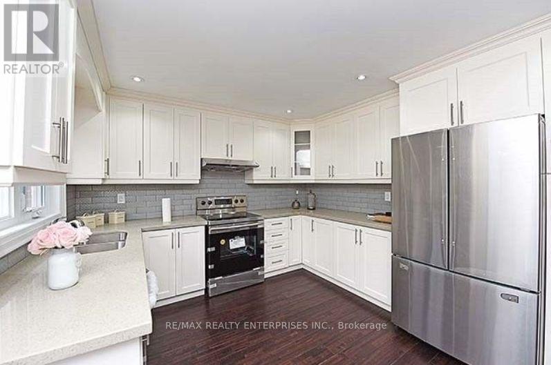 Photo 3 of 4149 Pascal Court, Mississauga ON