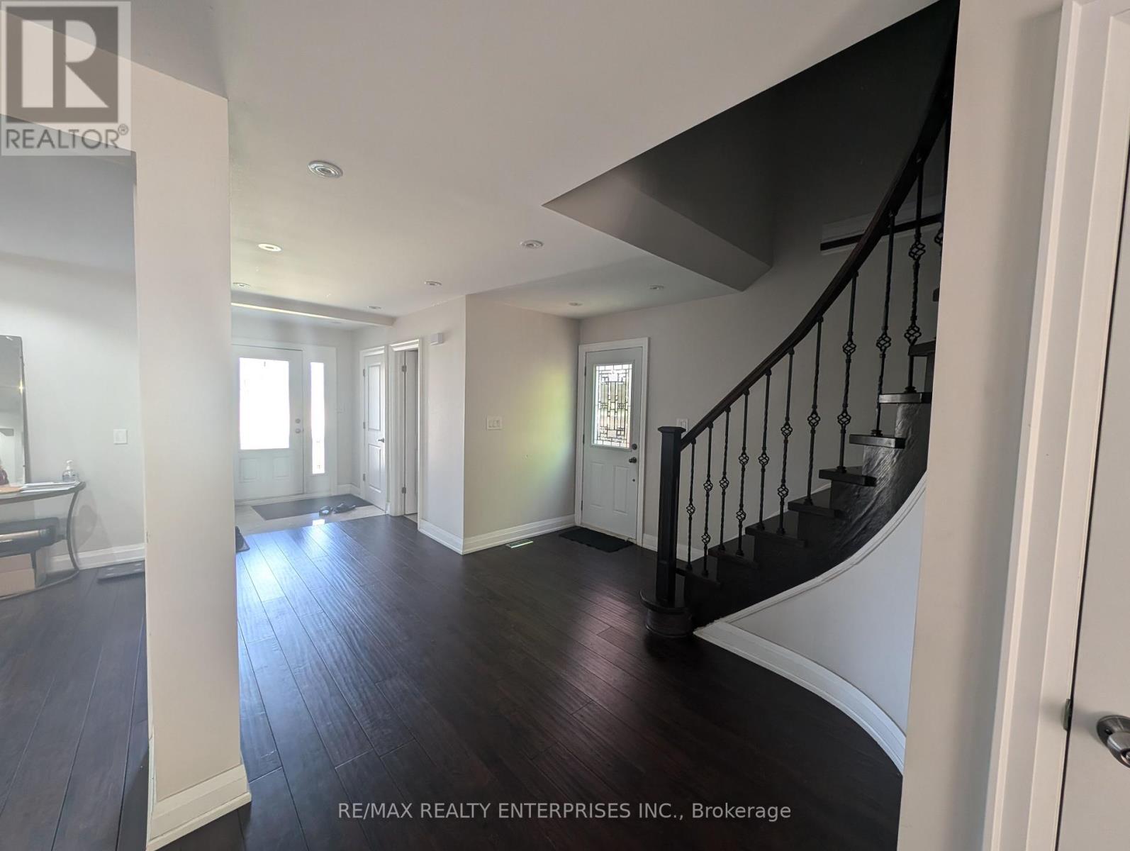 Photo 2 of 4149 Pascal Court, Mississauga ON
