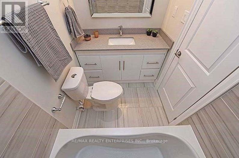 Photo 9 of 4149 Pascal Court, Mississauga ON