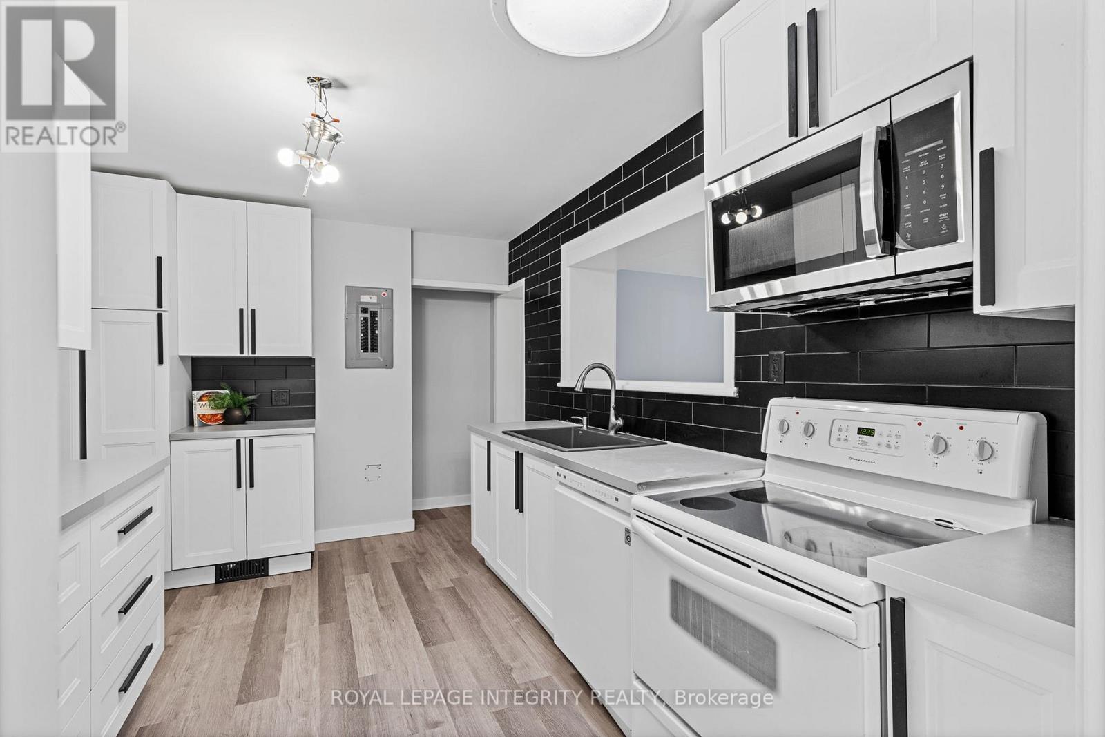 Photo 12 of 1116 Cline Crescent, Ottawa ON
