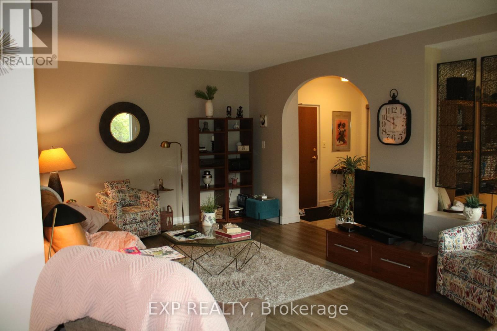 Photo 14 of 104 5250 Lakeshore Road, Burlington ON