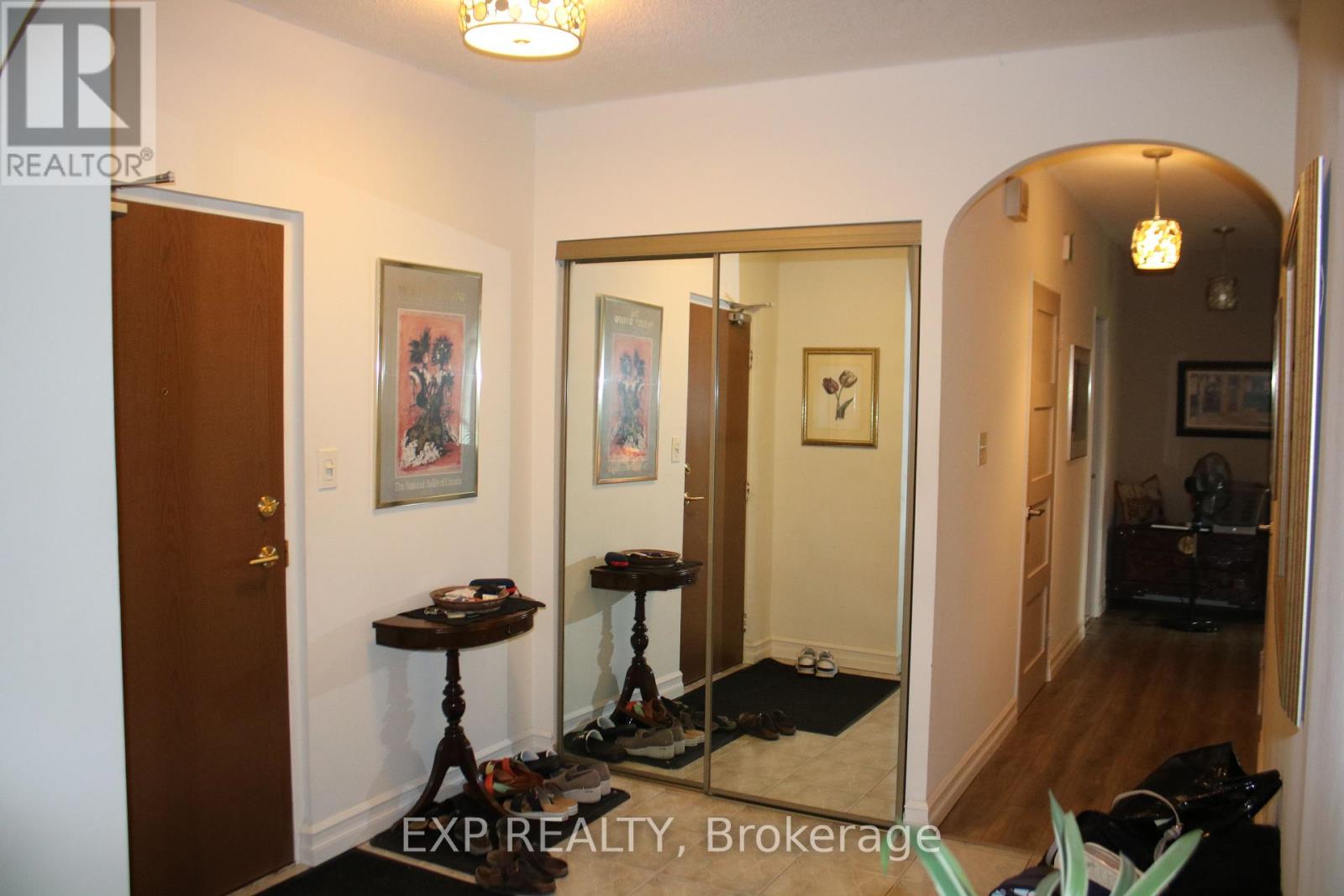 Photo 15 of 104 5250 Lakeshore Road, Burlington ON