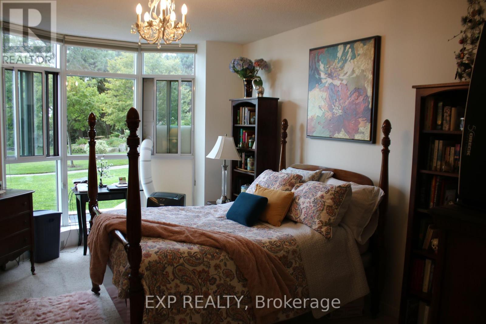 Photo 22 of 104 5250 Lakeshore Road, Burlington ON