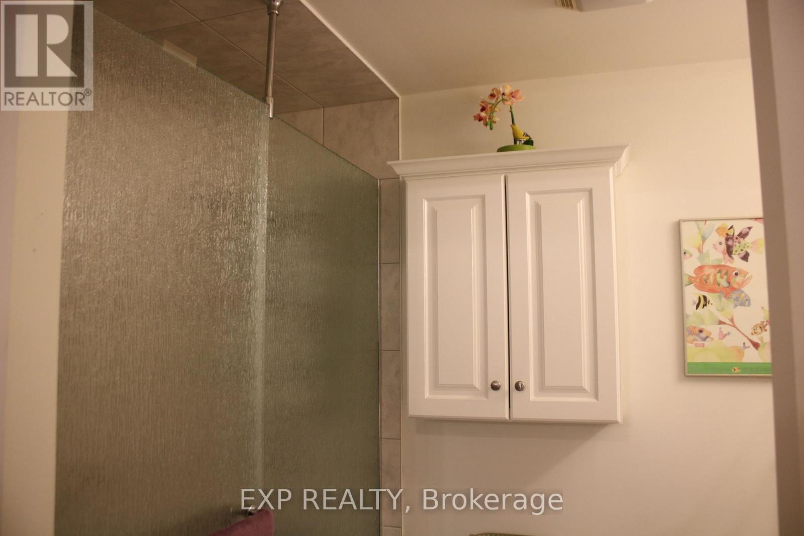 Photo 23 of 104 5250 Lakeshore Road, Burlington ON