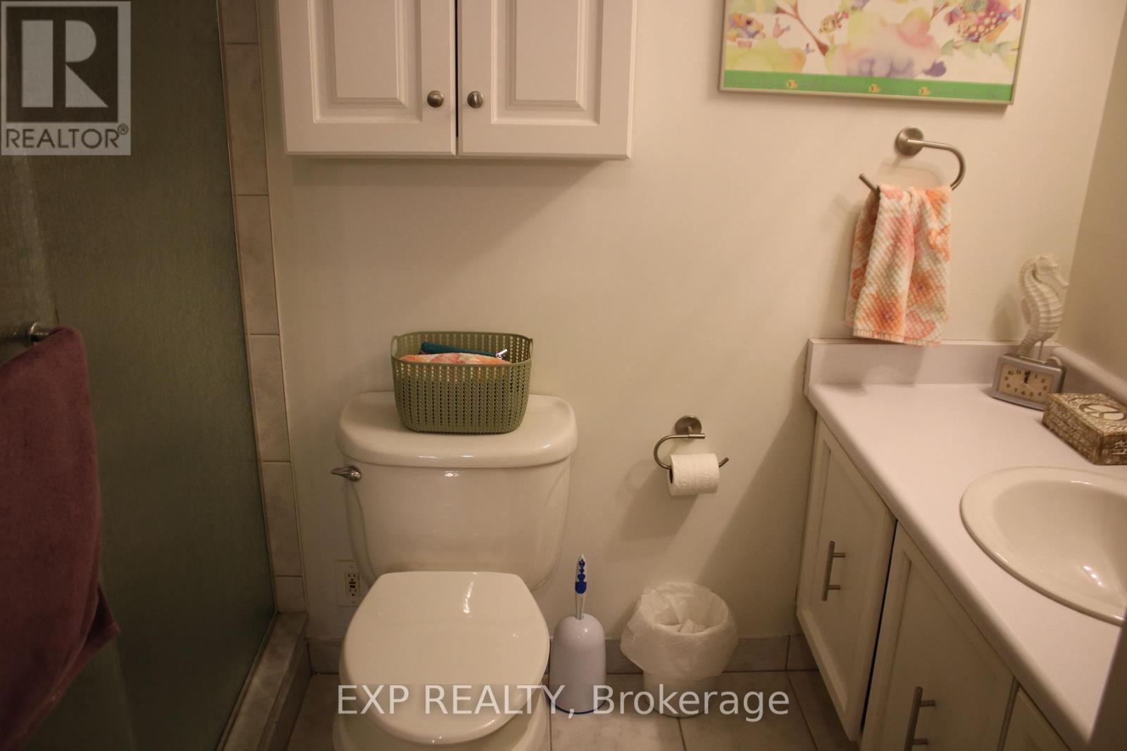 Photo 24 of 104 5250 Lakeshore Road, Burlington ON