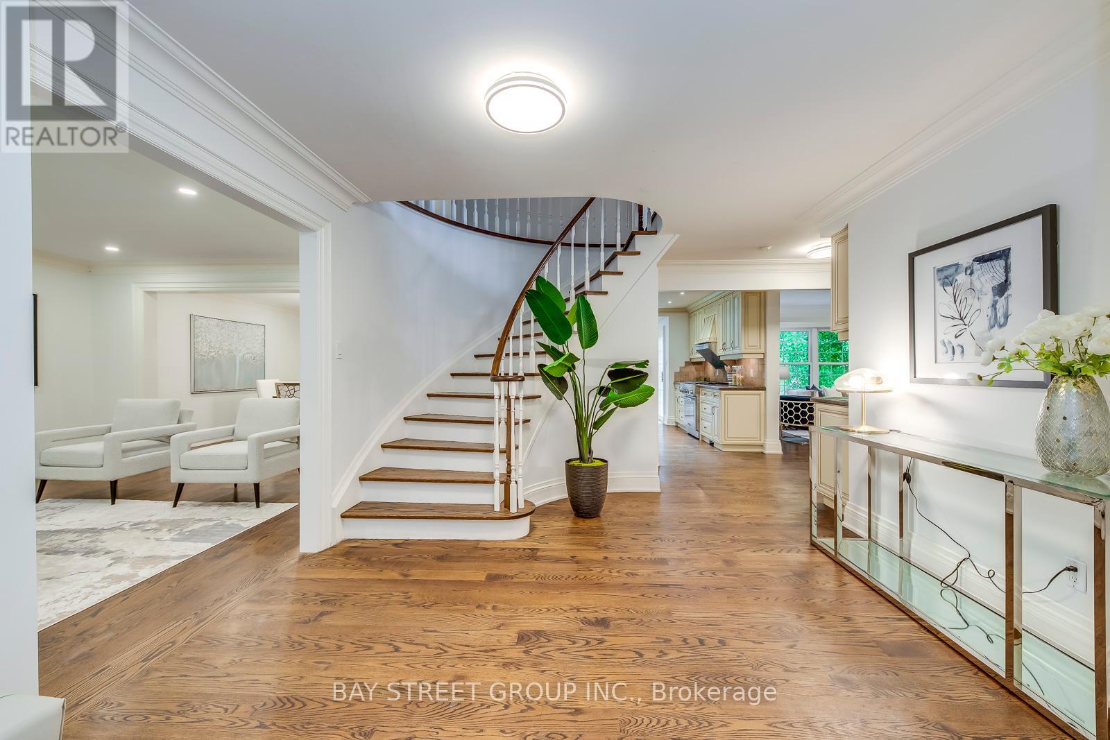 Photo 11 of 246 Beechfield Road, Oakville ON