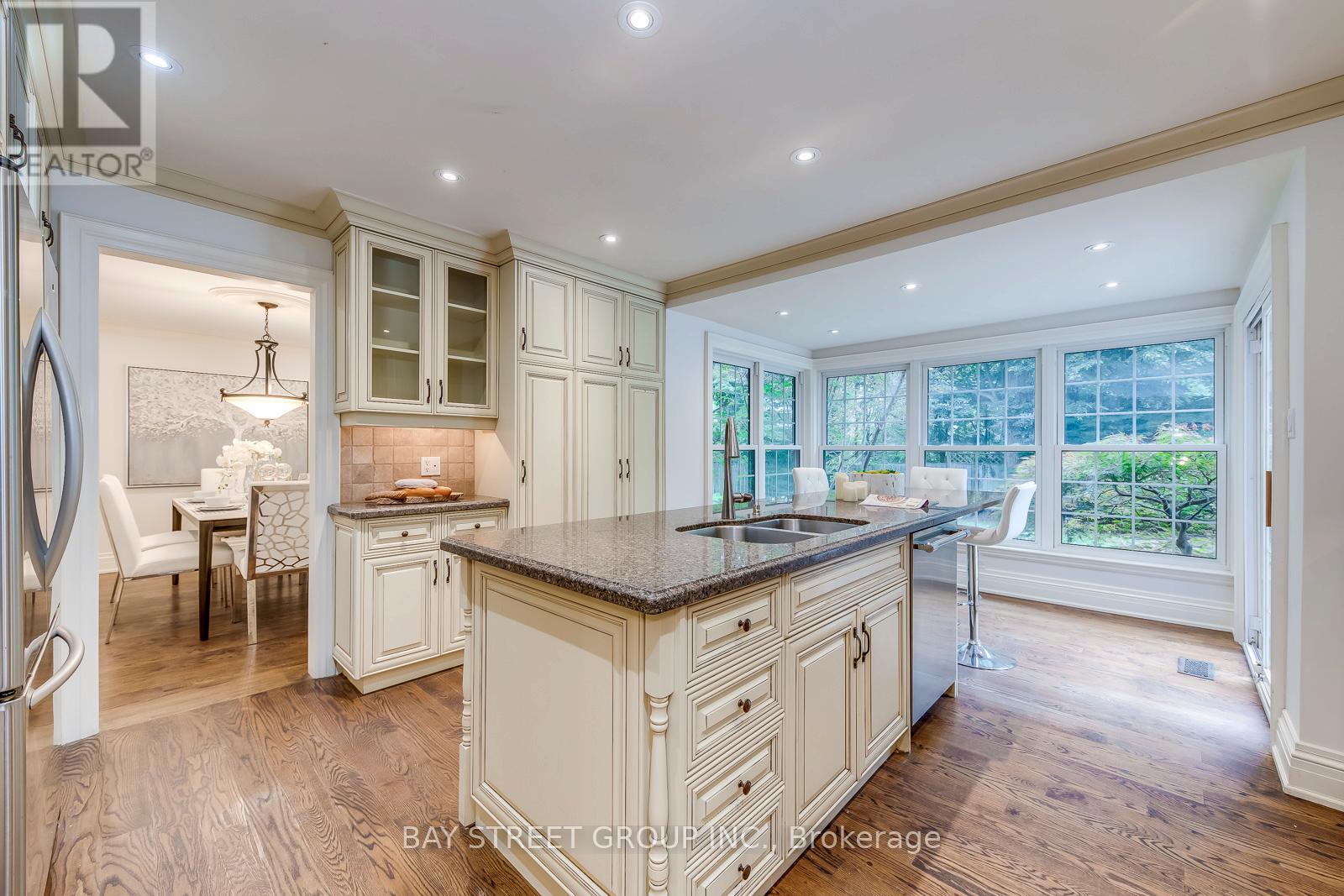 Photo 13 of 246 Beechfield Road, Oakville ON