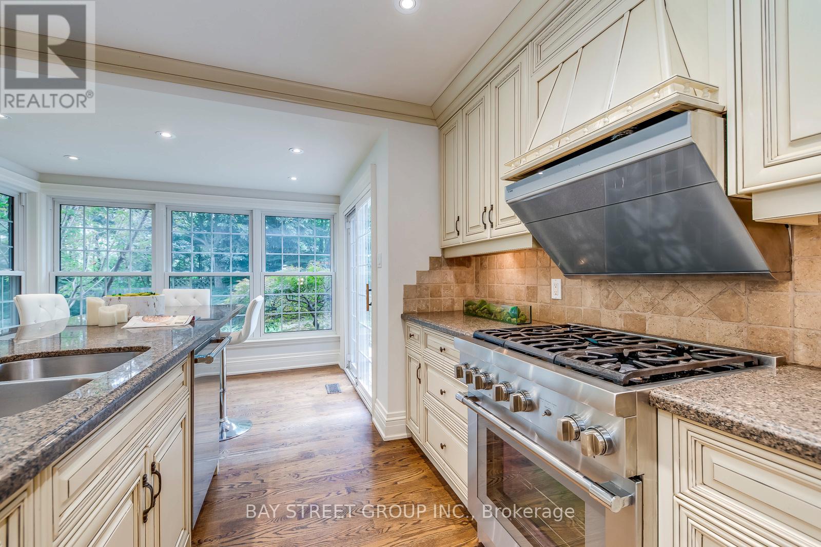 Photo 14 of 246 Beechfield Road, Oakville ON